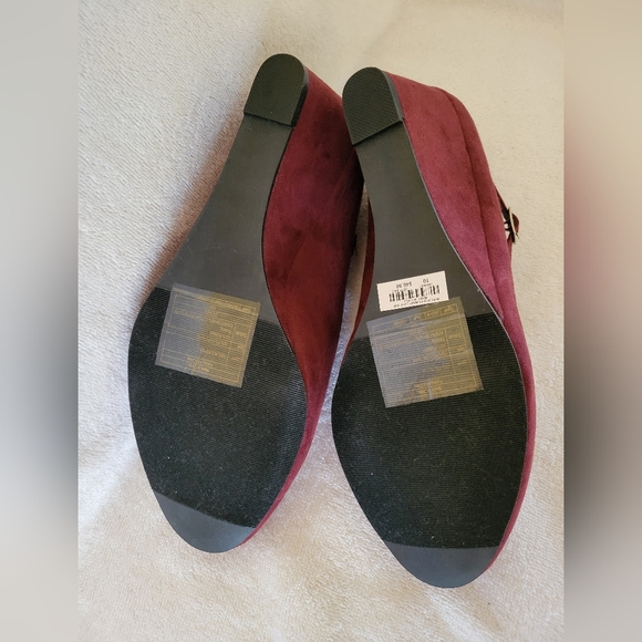 Torrid Burgandy Suede Mary Jane Platform Wedge Heels Size 10W Brand New with box - Picture 16 of 16
